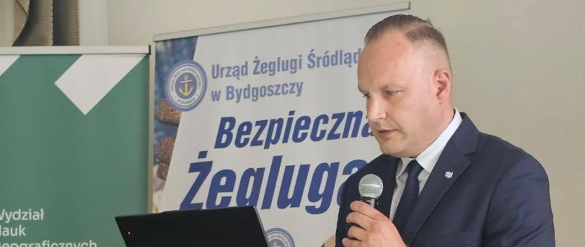 Bezpieczeństwo na obszarach wodnych - Konferencja z udziałem przedstawiciela RZGW w Bydgoszczy - na zdjęciu Szymon Grzegorzewicz - Kierownik Centrum Operacyjnego Ochrony Przeciwpowodziowej RZGW w Bydgoszczy 