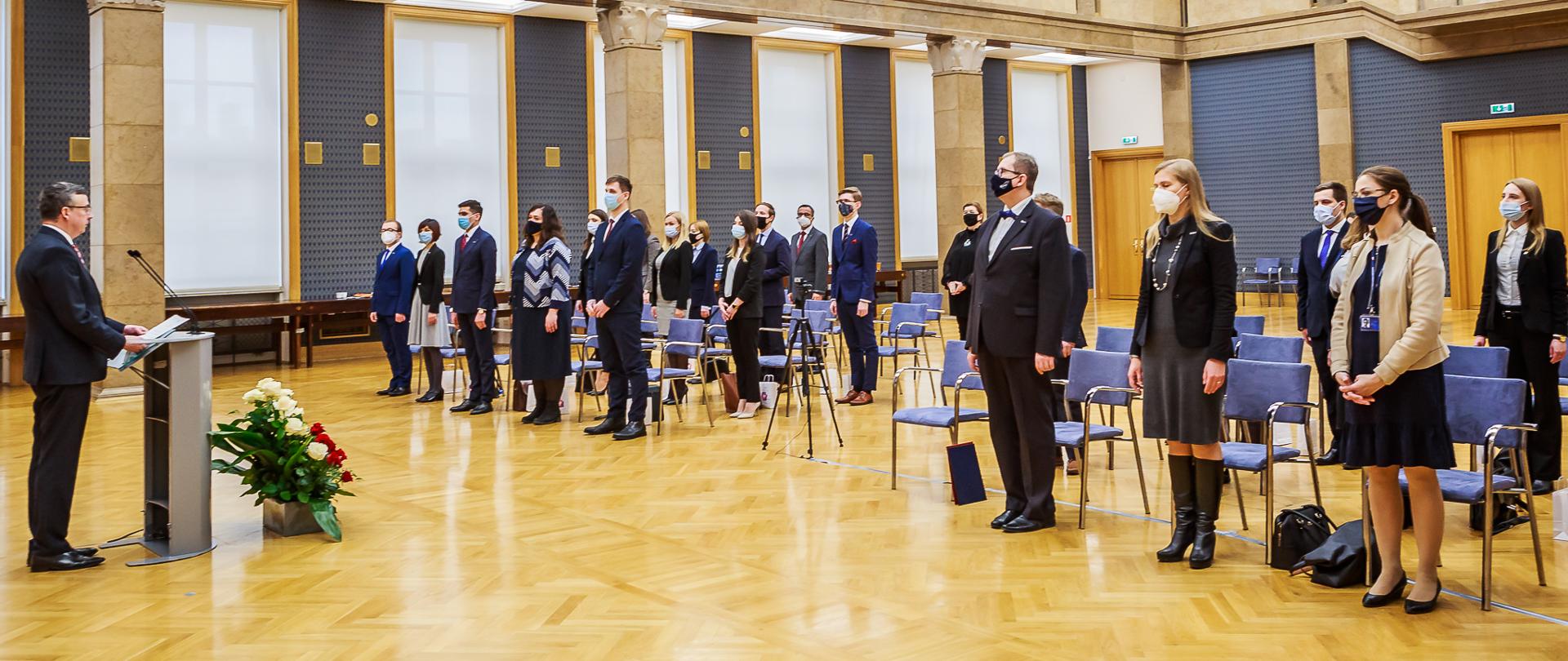 Nowo mianowani urzędnicy składają ślubowanie