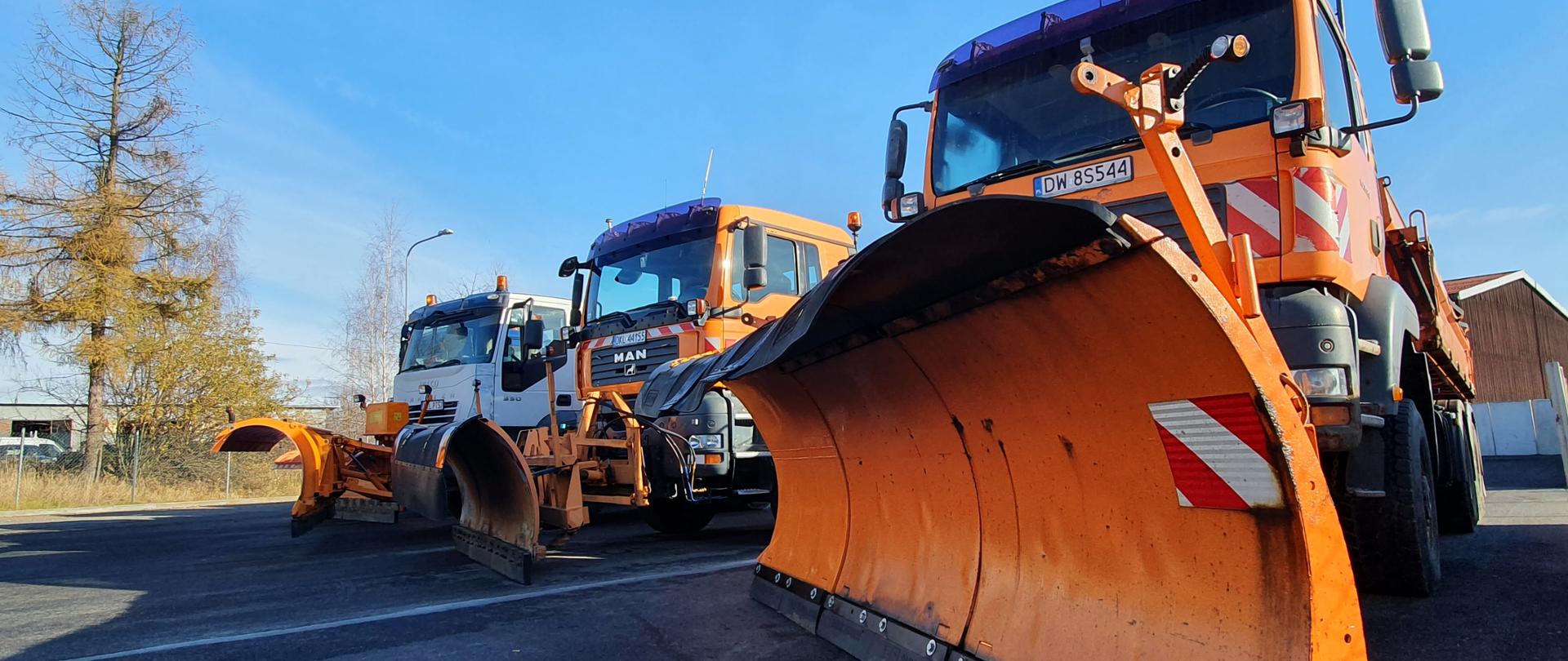 na zdjęciu widać sprzęt do zimowego utrzymania - Kłodzko