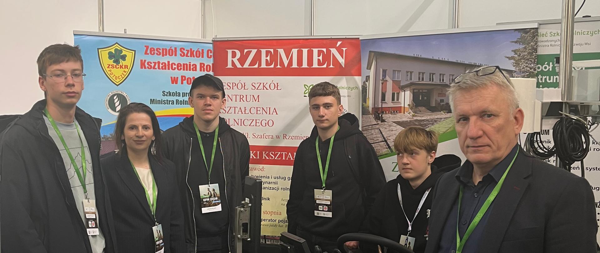 Uczniowie Technikum Agrotroniki wraz z opiekunami podczas Turnieju Rolnictwa Cyfrowego
