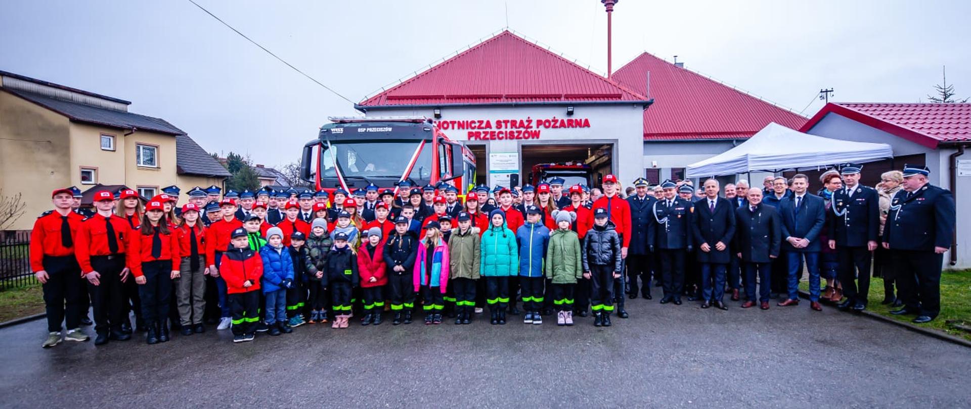 Nowy_samochod_w_osp_przeciszów