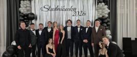 Uczestnicy balu studniówkowego - tegoroczni maturzyści – uczniowie klasy V Technikum w zawodach technik rolnik oraz technik weterynarii