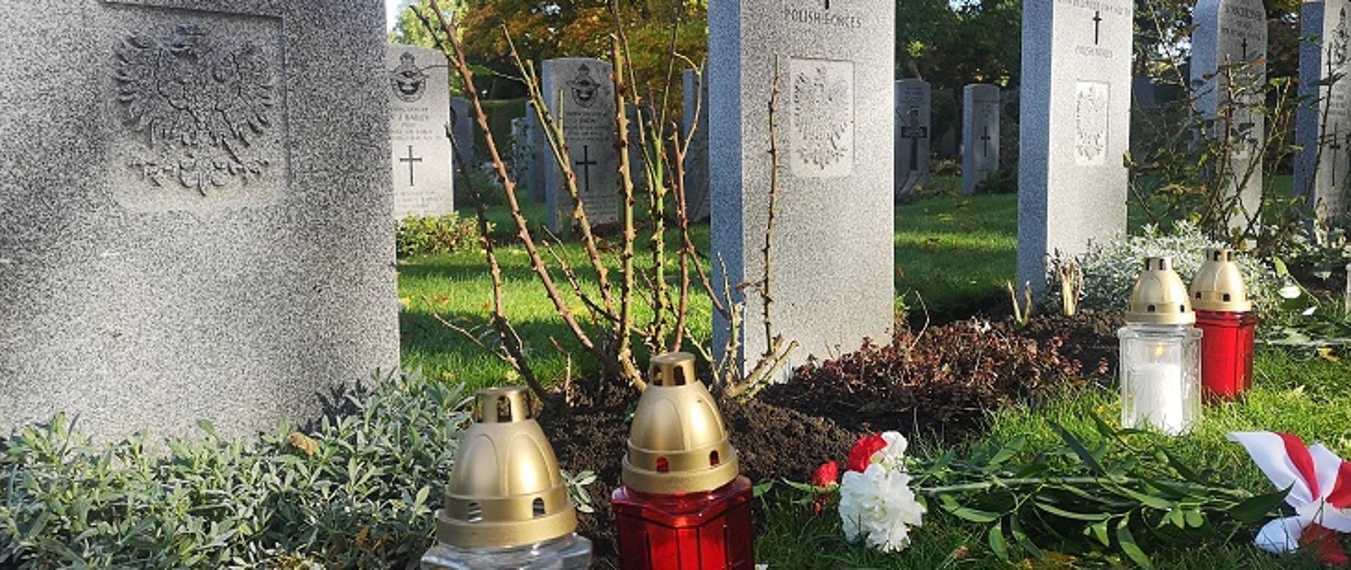 Světlo paměti na polských hrobech v Praze
