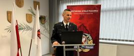 p.o. Komendanta Powiatowego PSP w Wolsztynie przemawia do zebranych gości.