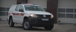 Samochód specjalny SLRR VW AMAROK w tle KP PS w Kępnie.