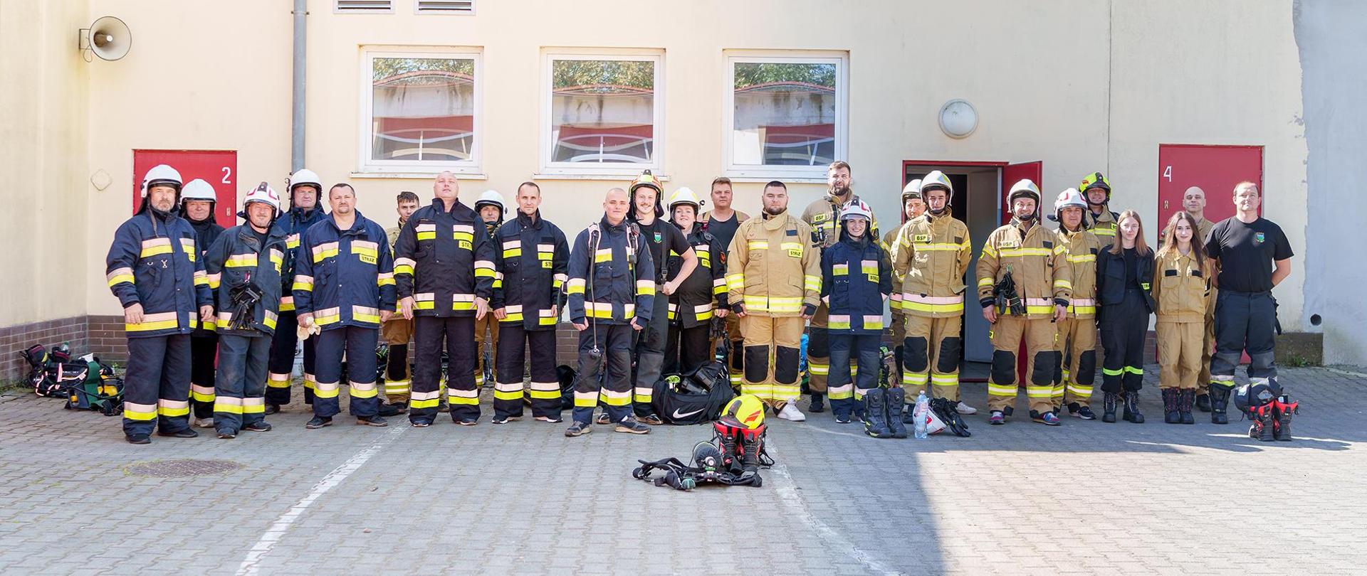 Zdjęcie grupowe uczestników kursu 