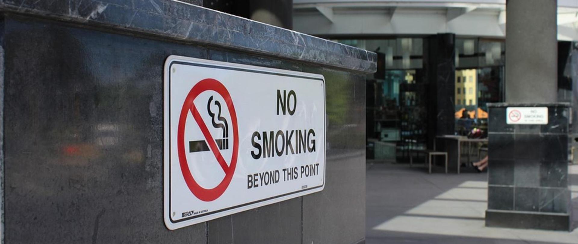 Znak z zakazem palenia papierosów