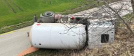 Wypadek autocysterny w miejscowości Kózki.