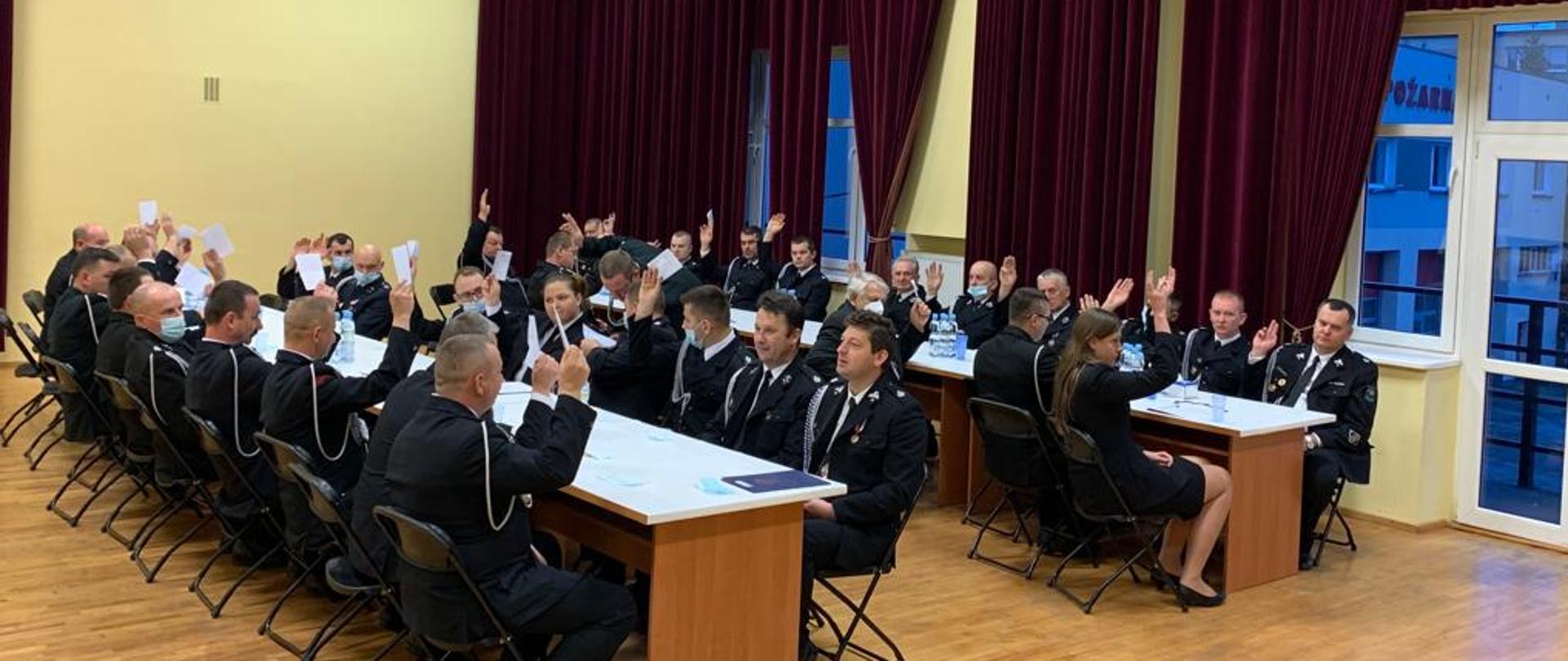 Strażacy OSP podczas Zjazdu Oddziału Gminnego Związku Ochotniczych Straży Pożarnych RP w Kozienicach