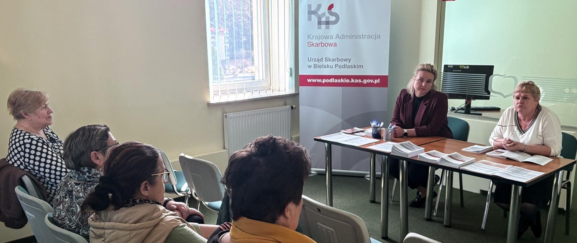 Ekspertki z US w Bielsku Podlaskim podczas spotkania informacyjnego dot. rozliczeń PIT 
