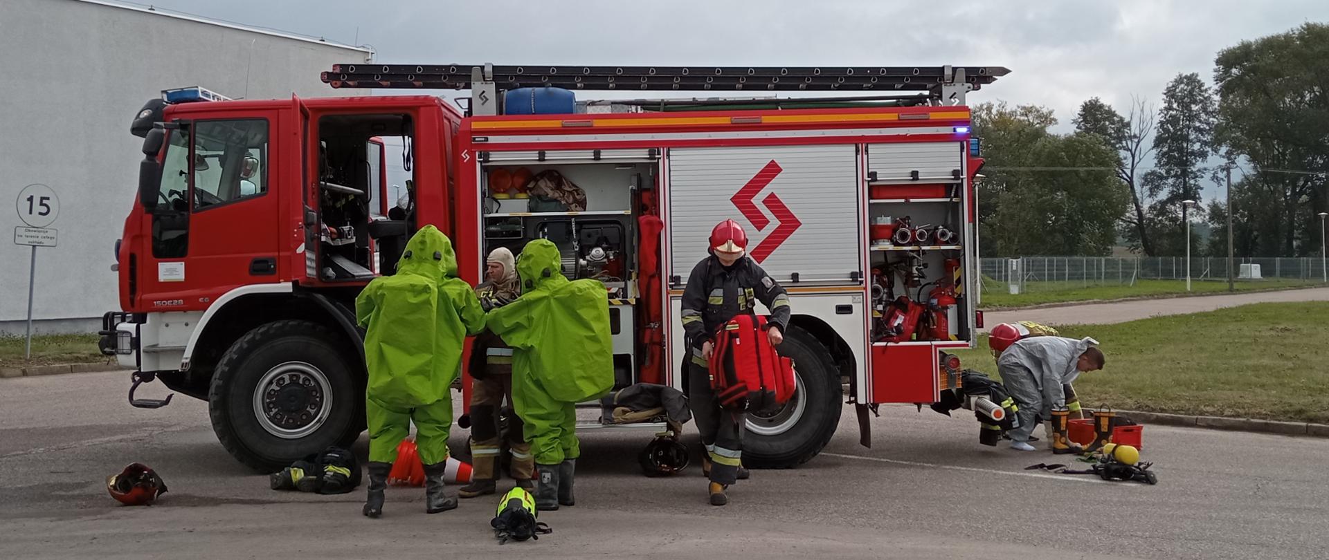 Ćwiczenia w Zakładzie Mięsnym ,,Sokołów S.A.” z zakresu ratownictwa chemiczno-ekologicznego w postaci symulowanej awarii instalacji chłodniczej wypełnionej amoniakiem