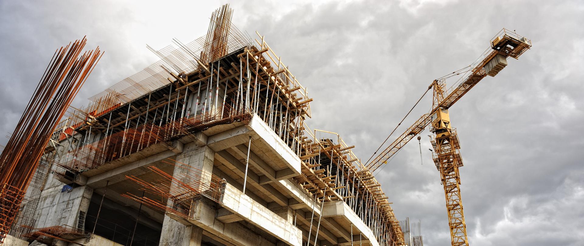 Budowa bloku, dźwig