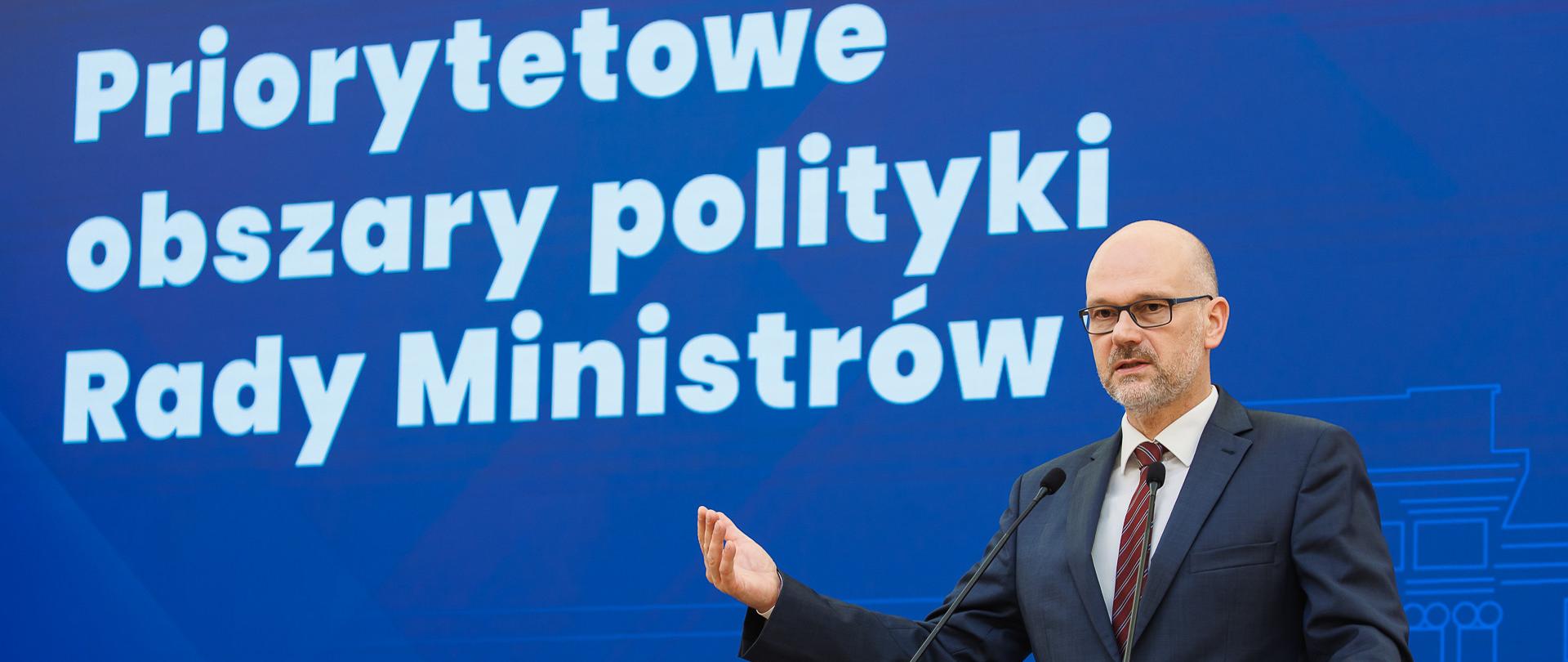 Priorytety rządu - minister Maciej Berek podczas konferencji