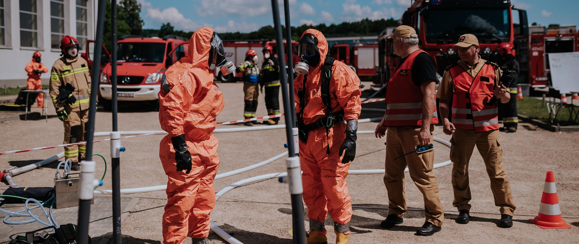 Zdjęcie przedstawia uczestników ćwiczeń powiatowych HAZMAT 23
