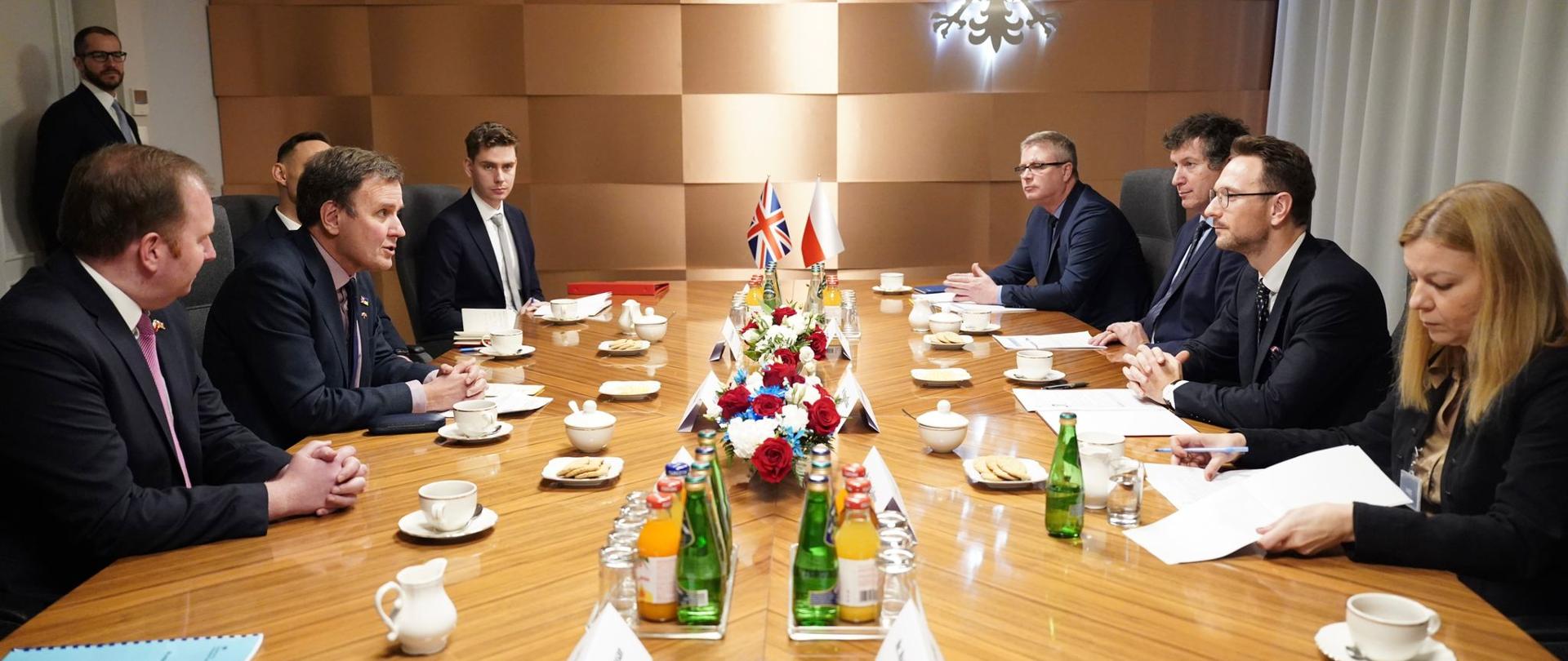 Minister rozwoju i technologii Waldemar Buda spotkał się z brytyjskim ministrem ds. polityki handlowej Gregiem Handsem. 