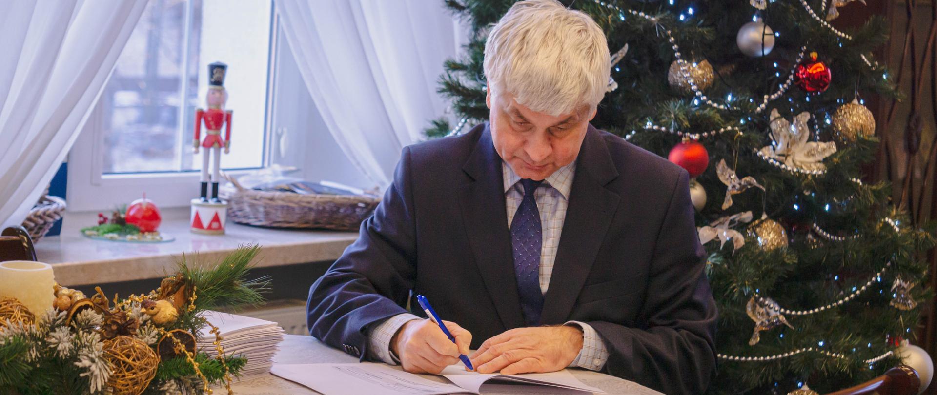 Podpisanie umów w ramach rządowego Funduszu Rozwoju Przewozów Autobusowych