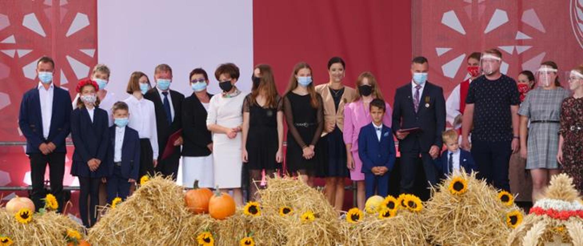 Odznaczeni Meritis pro Familia