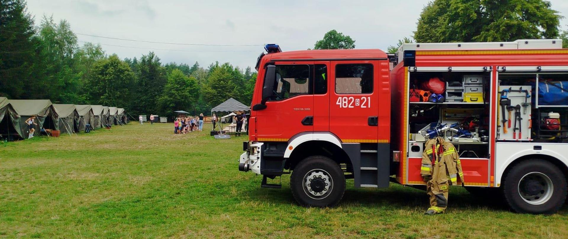 Wizyta strażaków w bazie harcerskiej "KAMIONEK" w Kamiennej Nowej