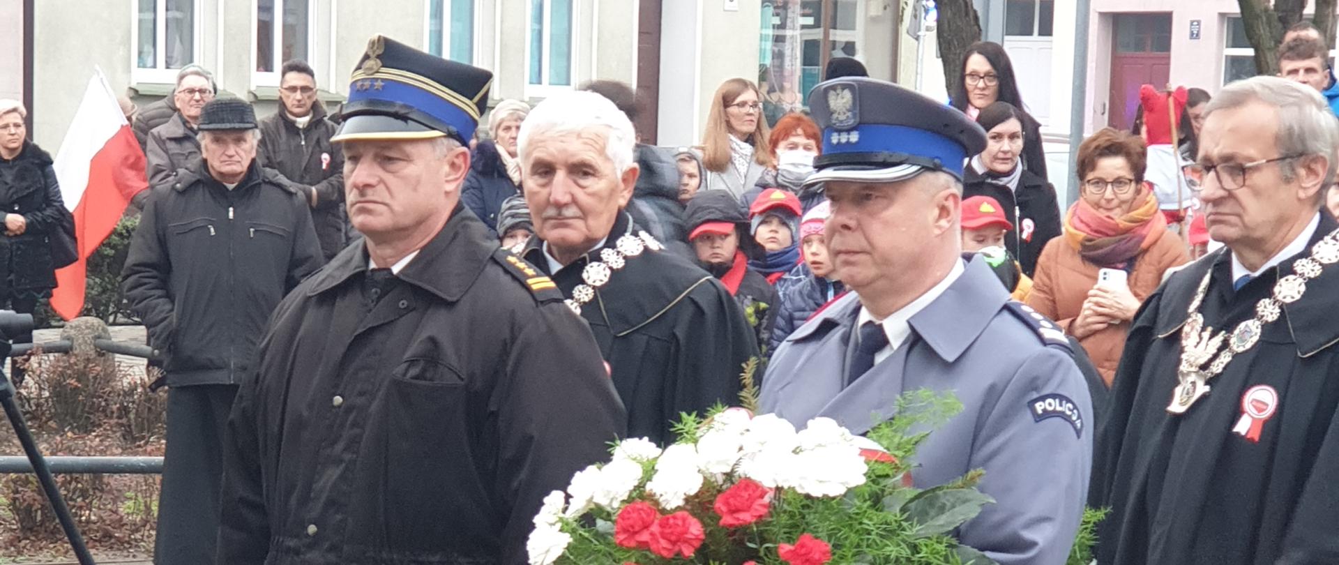 Na zdjęciu Zastępca Komendanta Powiatowego PSP w Złotowie wraz z Komendantem Komendy Powiatowej Policji w Złotowie.