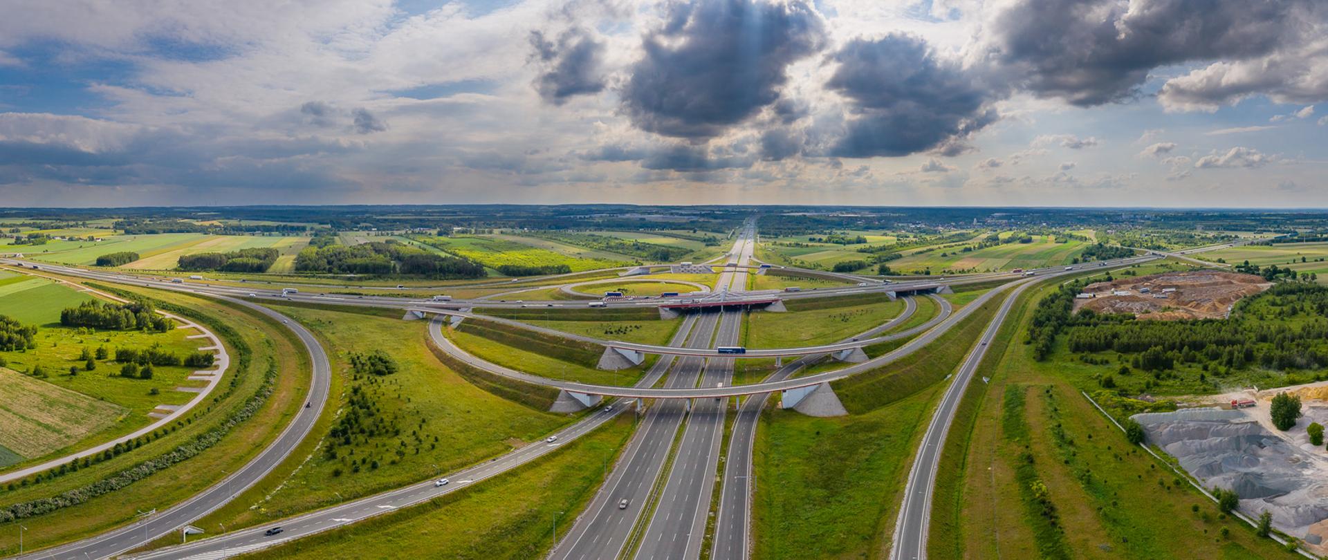 Na zdjęciu widoczny jest węzeł Łódź Północ na autostradzie A1.