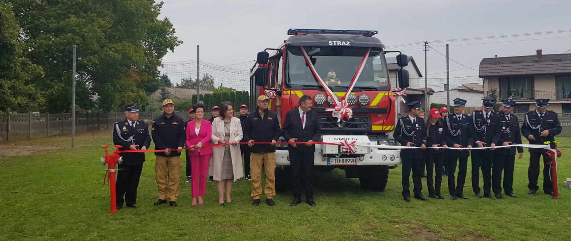 UROCZYSTE PRZEKAZANIE ŚREDNIEGO SAMOCHODU RATOWNICZO-GAŚNICZEGO JEDNOSTCE OSP WYSZYNA