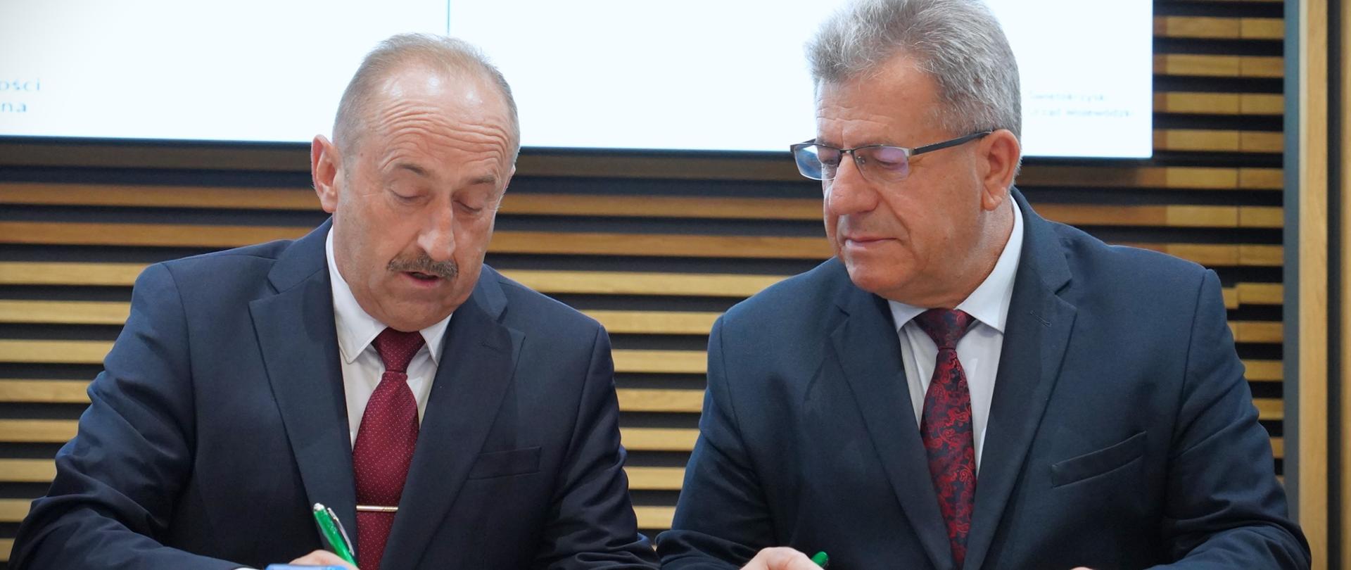 Podpisanie umów na zadania z ustawy o ochronie ludności i obronie cywilnej