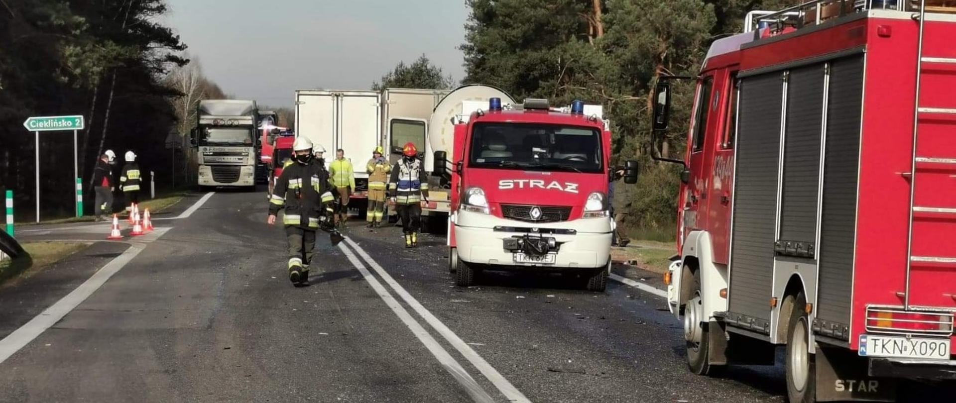 WYPADEK 7 POJAZDÓW NA DK 74 W OKOLICY JACENTOWA
