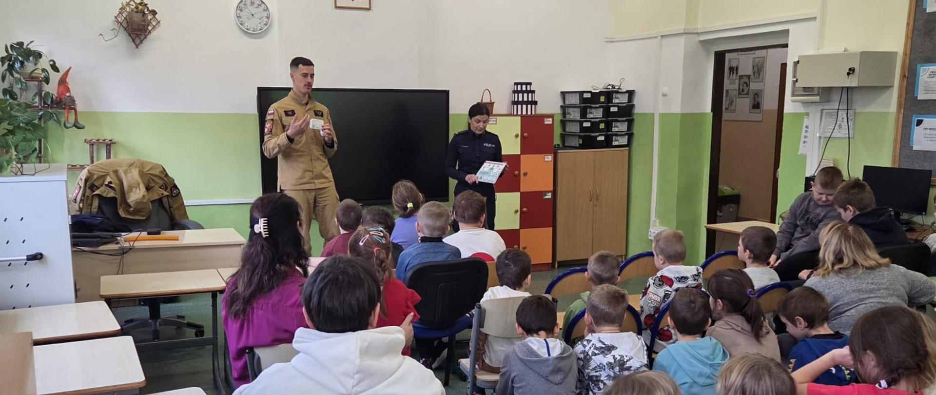 Strażacy z KP PSP w Węgorzewie odwiedzili Szkołę Podstawową w Węgielsztynie