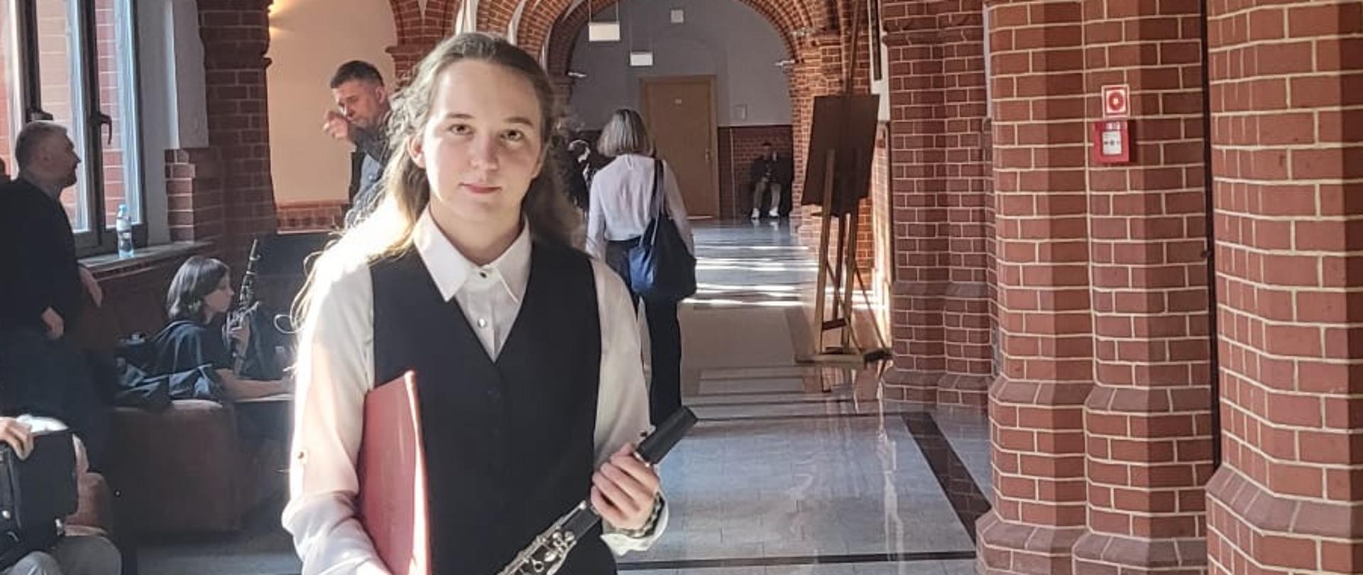 Natalia Krótki z klarnetem na czwartych Katowickich Dniach Klarnetu w Katowicach w dniach od szesnastego do osiemnastego marca dwa tysiące dwudziestego piątego roku.