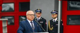 Starosta wodzisławski przemawia podczas uroczystości dziękując zastępcy
