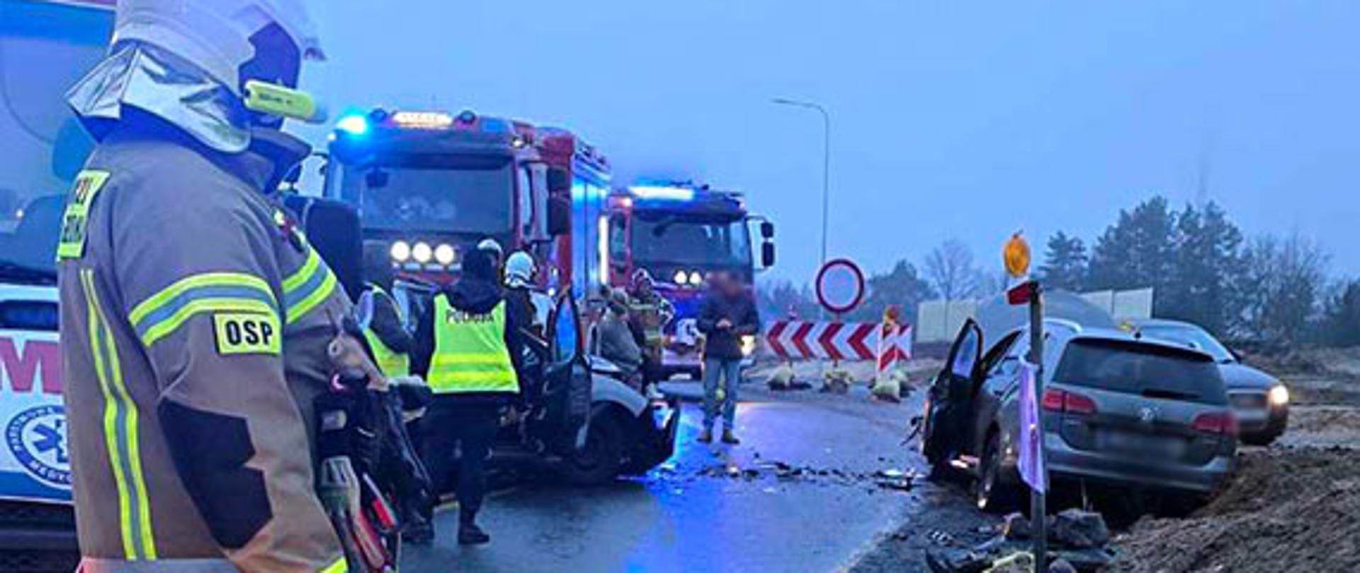 PSP w Kamieniu Pomorskim wpłynęła informacja o wypadku drogowym na remontowanym odcinku DK3 w miejscowości Dargobadz gm. Wolin