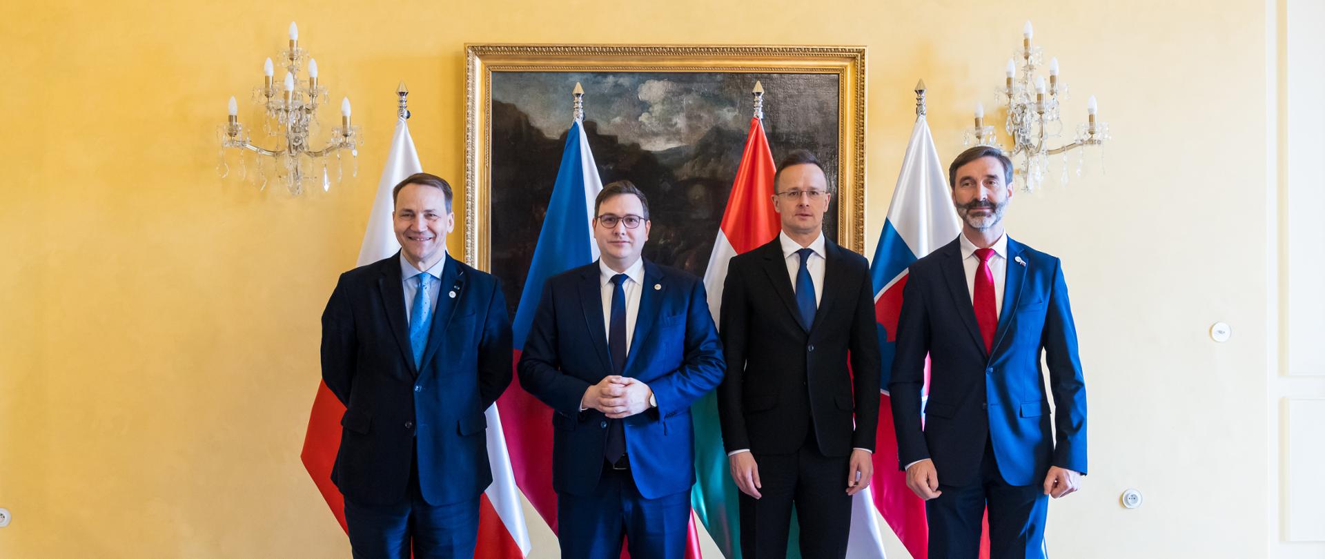 Minister Radosław Sikorski wziął udział w spotkaniu szefów dyplomacji państw Grupy Wyszehradzkiej
