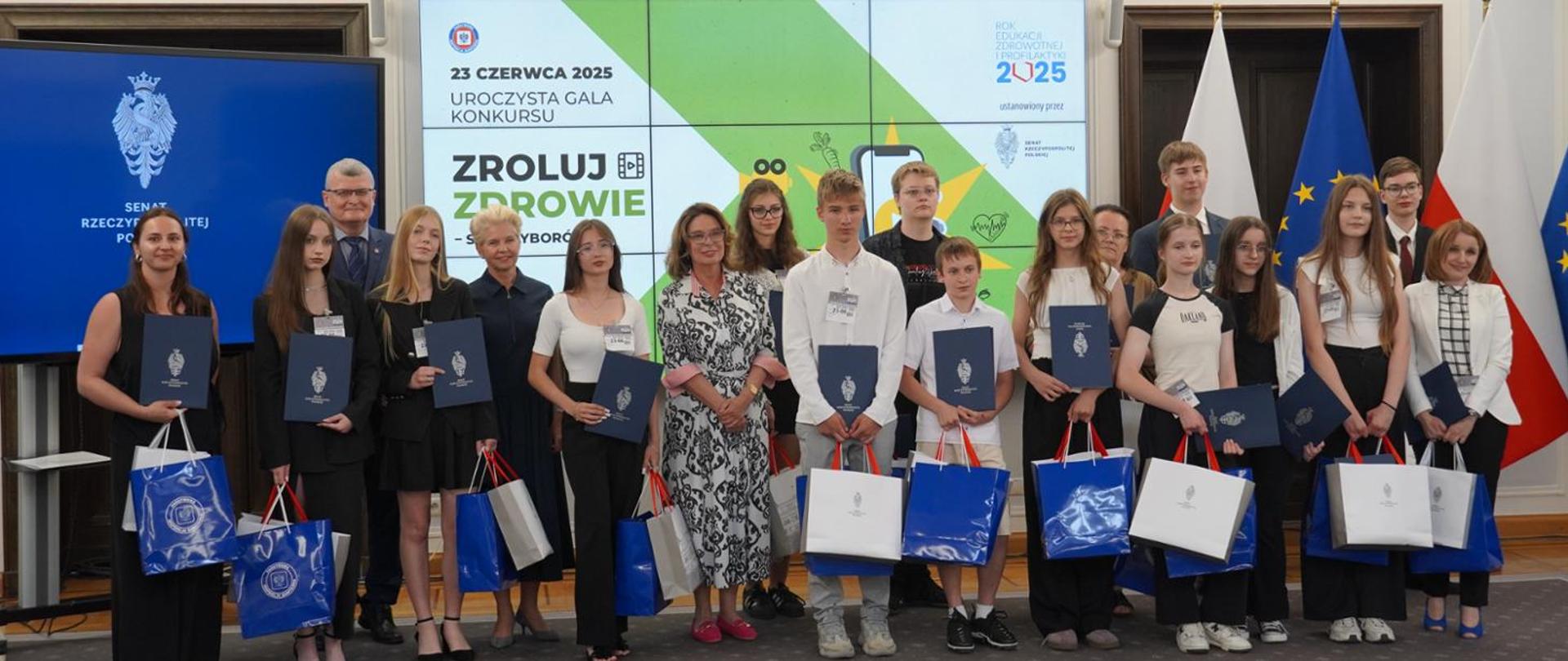 Zroluj zdrowie - siła wyborów, uczniowie-autorzy najlepszych rolek o zdrowiu nagrodzeni