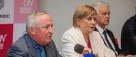 Zdjęcie grupowe z podpisania umowy