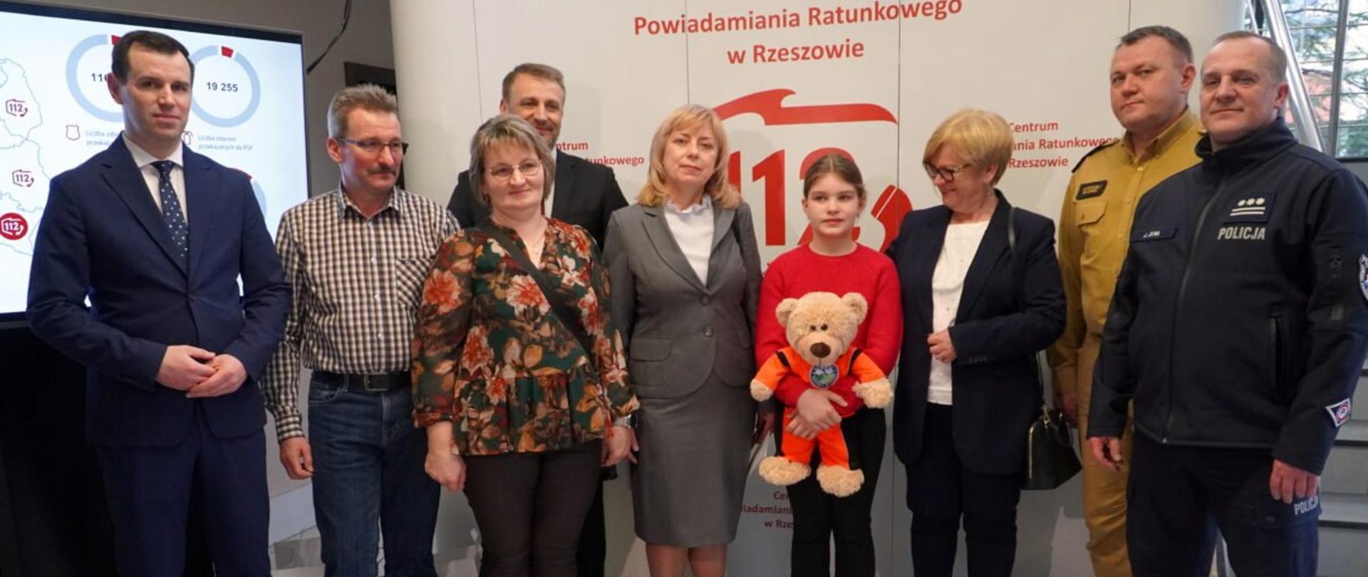 Uczestnicy obchodów Europejskiego Dnia Numeru Alarmowego 112