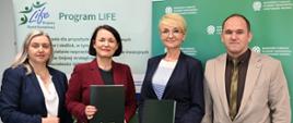 Zdjęcie grupowe. Podpisanie umowy o dofinansowanie projektu LIFE FOR RIVERS w siedzibie NFOŚiGW.