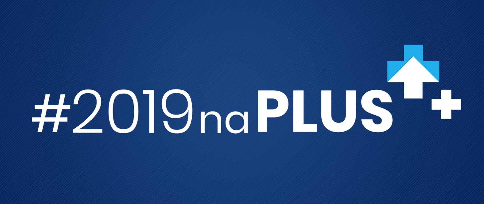 biały napis #2019naPlus na granatowym tle
