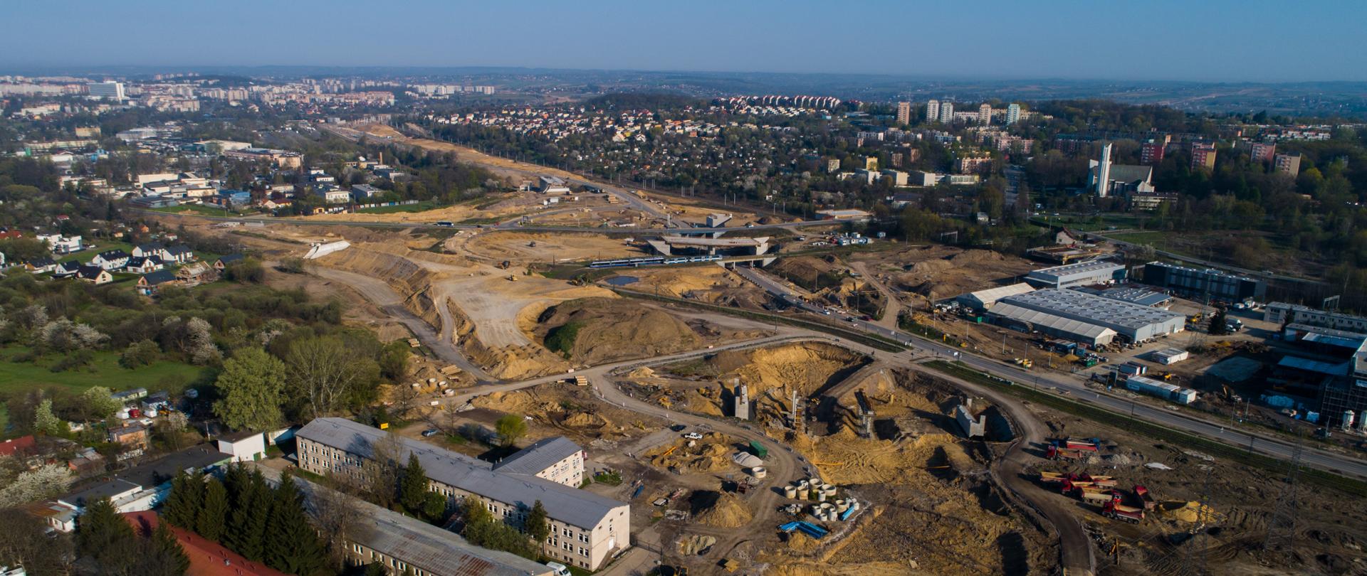 Ujęcie z drona. Widok na mający powstać węzeł Grębałów.