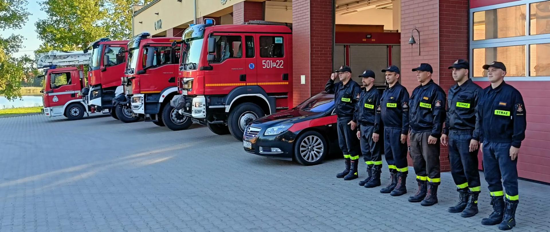 MIĘDZYCHODZCY STRAŻACY ODDALI HOŁD DLA ZMARŁEGO DRUHA OSP RUMIA