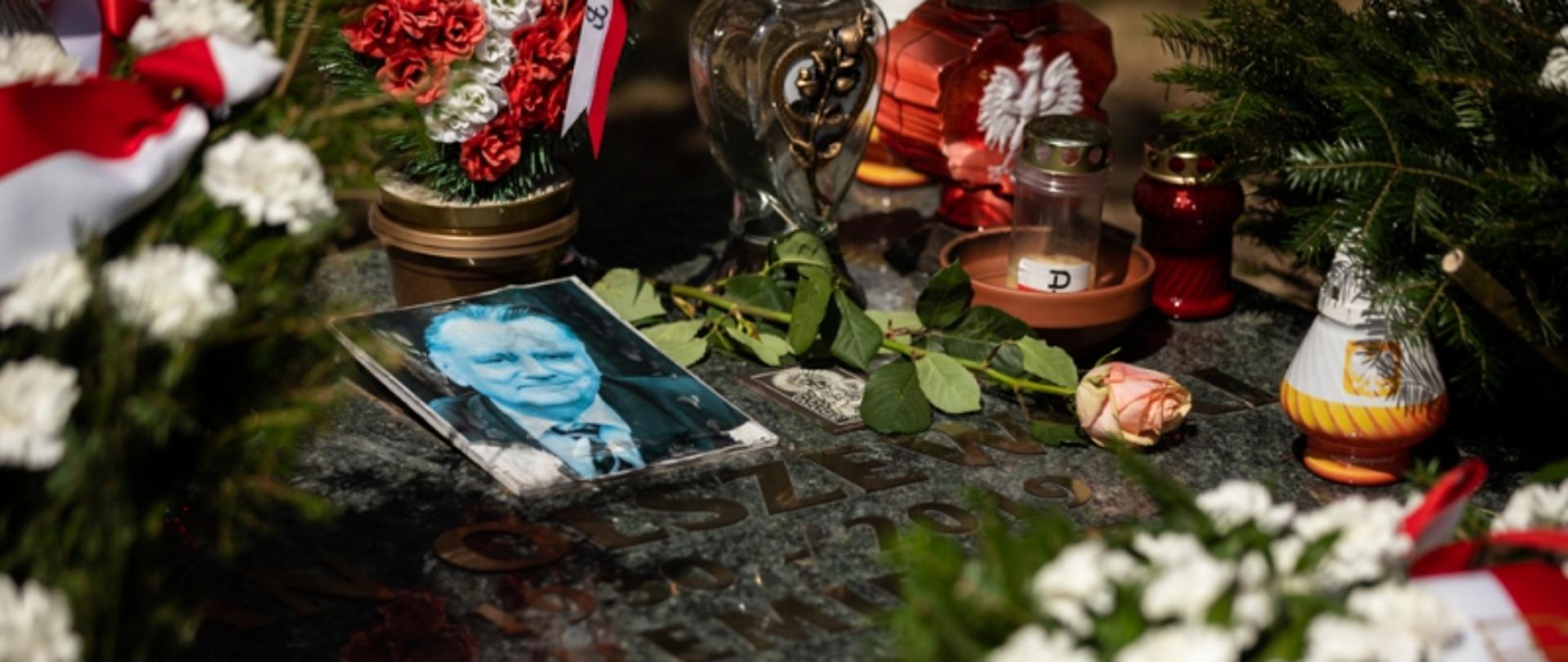 Grób śp. Jana Olszewskiego.