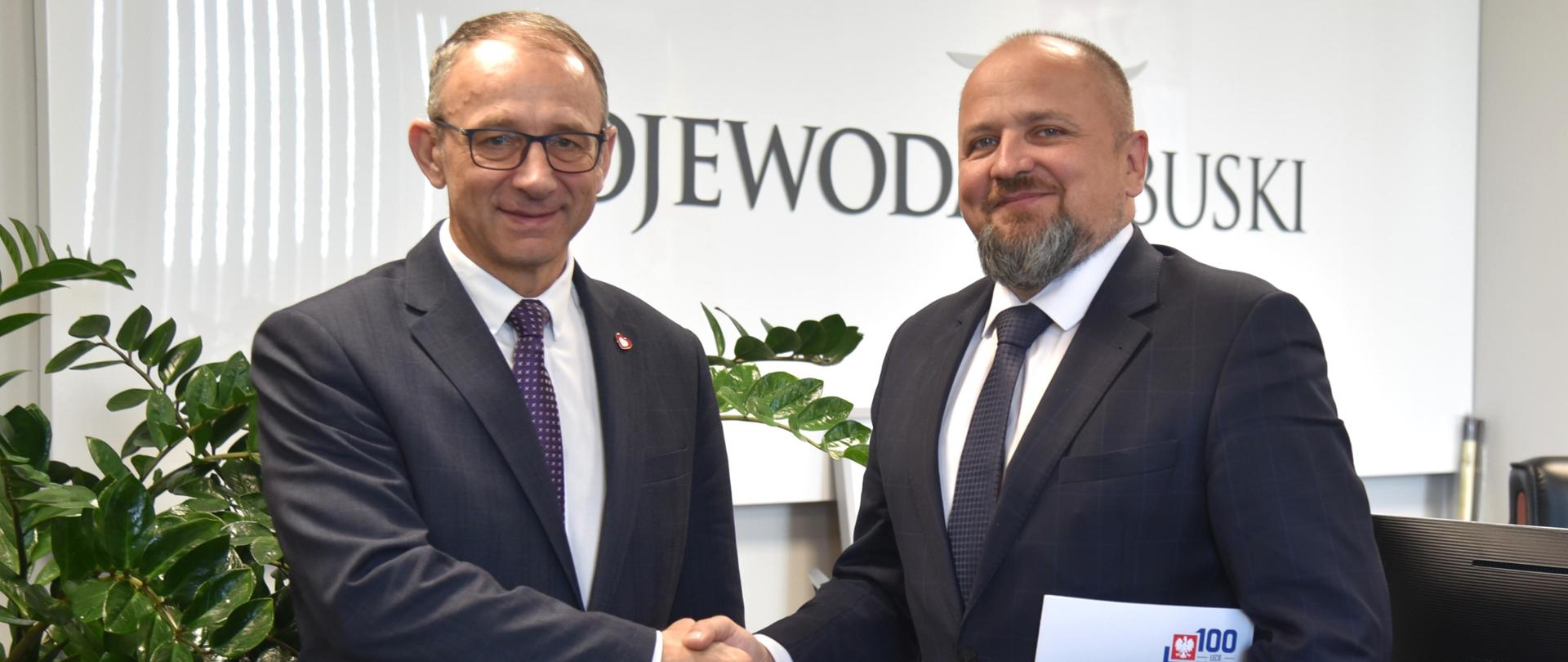 Wojewoda Lubuski z Doradcą ds. transportu kolejowego, Arturem Stojanowskim 