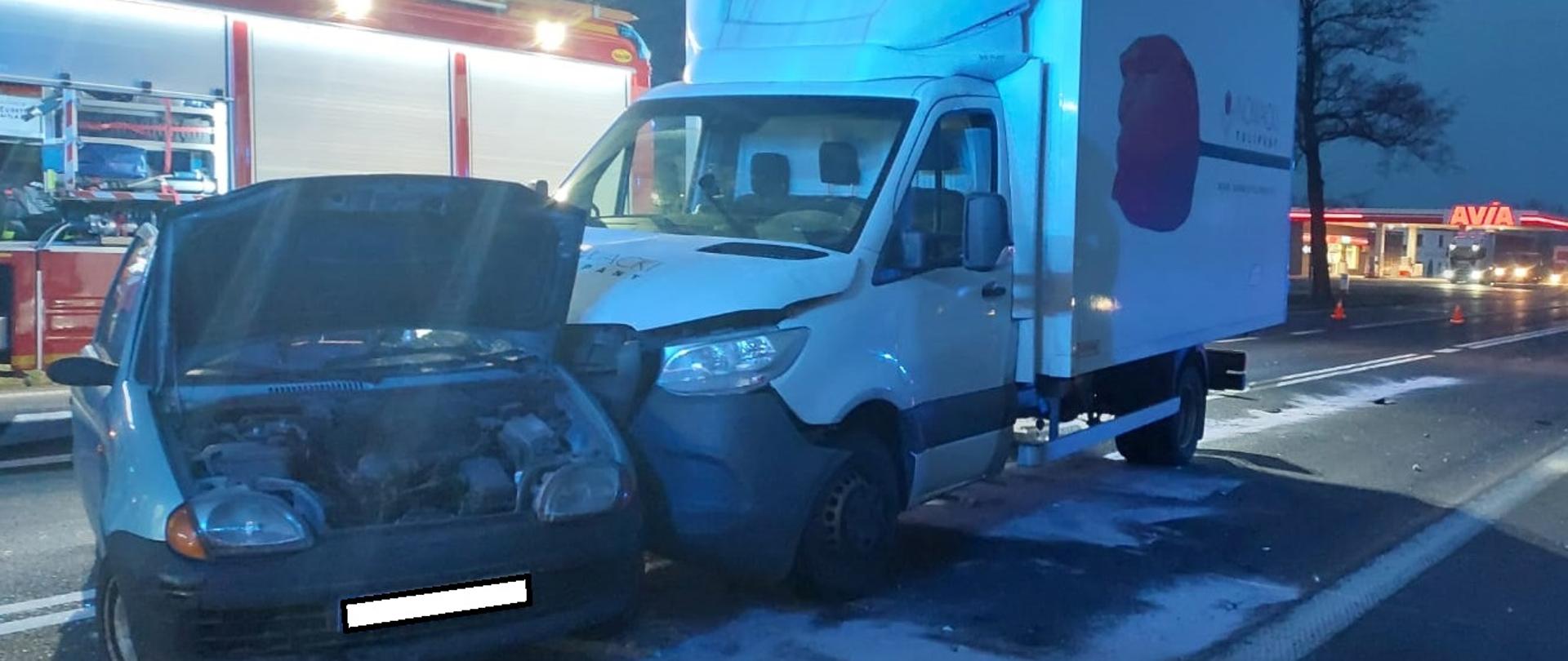 Zderzenie pojazdu osobowego z samochodem dostawczym