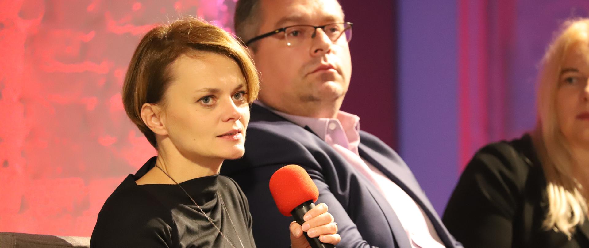 Minister Jadwiga Emilewicz podczas przemówienia.