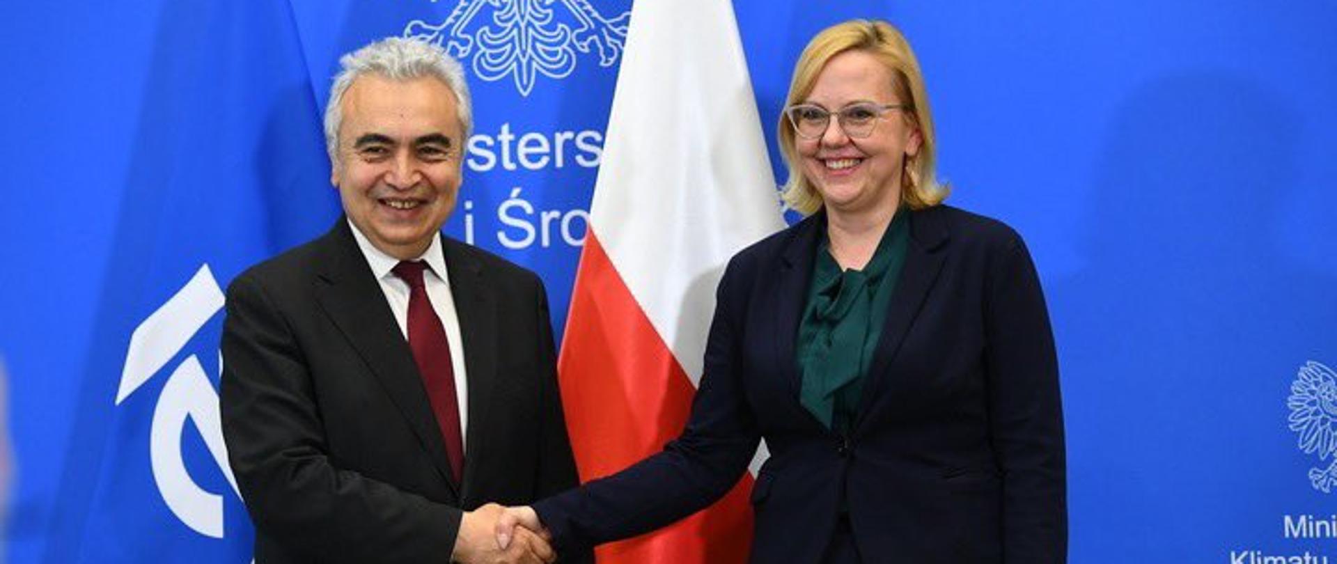 minister Anna Moskwa podczas konferencji prasowej z udziałem Fatih'a Birol'a, dyrektora wykonawczego MAE.
