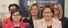 Na zdj. m.in. minister zdrowia Izabela Leszczyna i b. premier Ewa Kopacz.