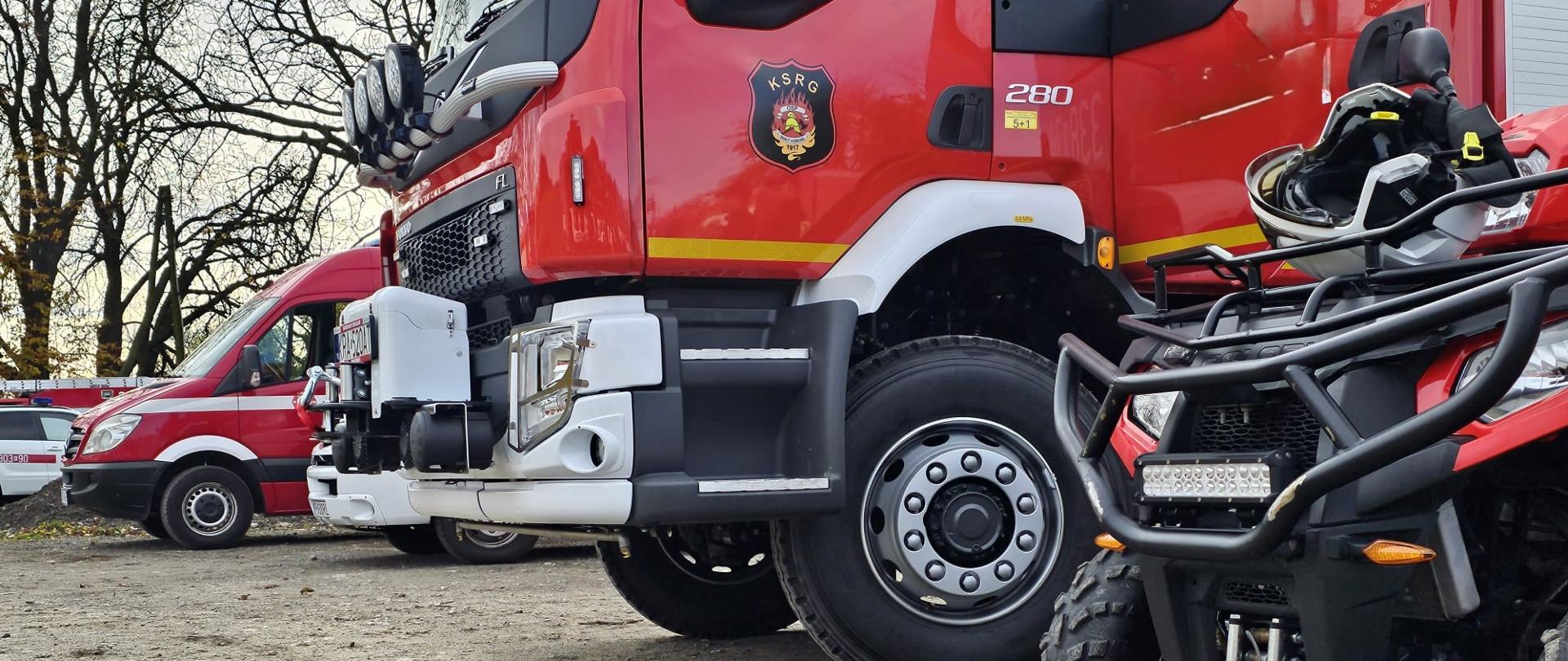 Zdjęcie pojazdów pożarniczych quad/samochód ratowniczo-gaśniczy/samochód bus