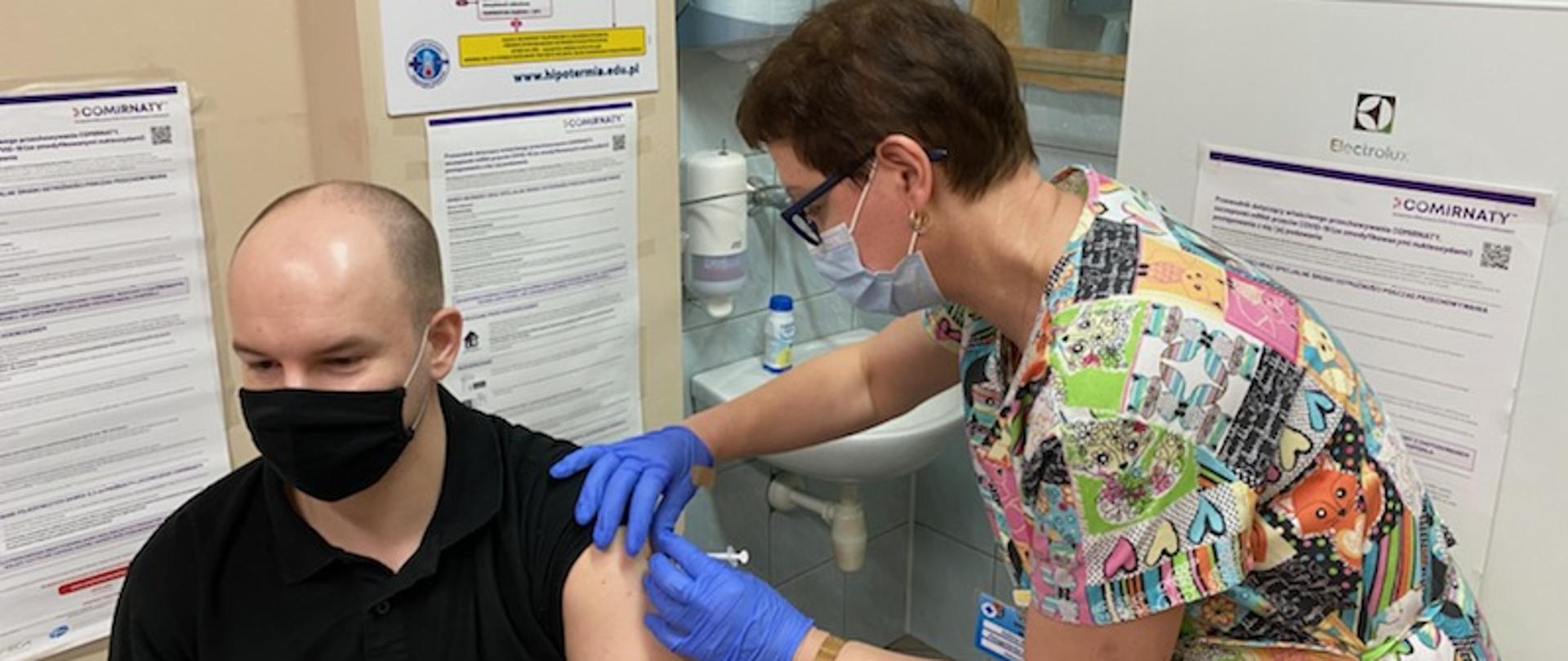 Narodowy Program Szczepień dotarł do strażaków z powiatu stalowowolskiego