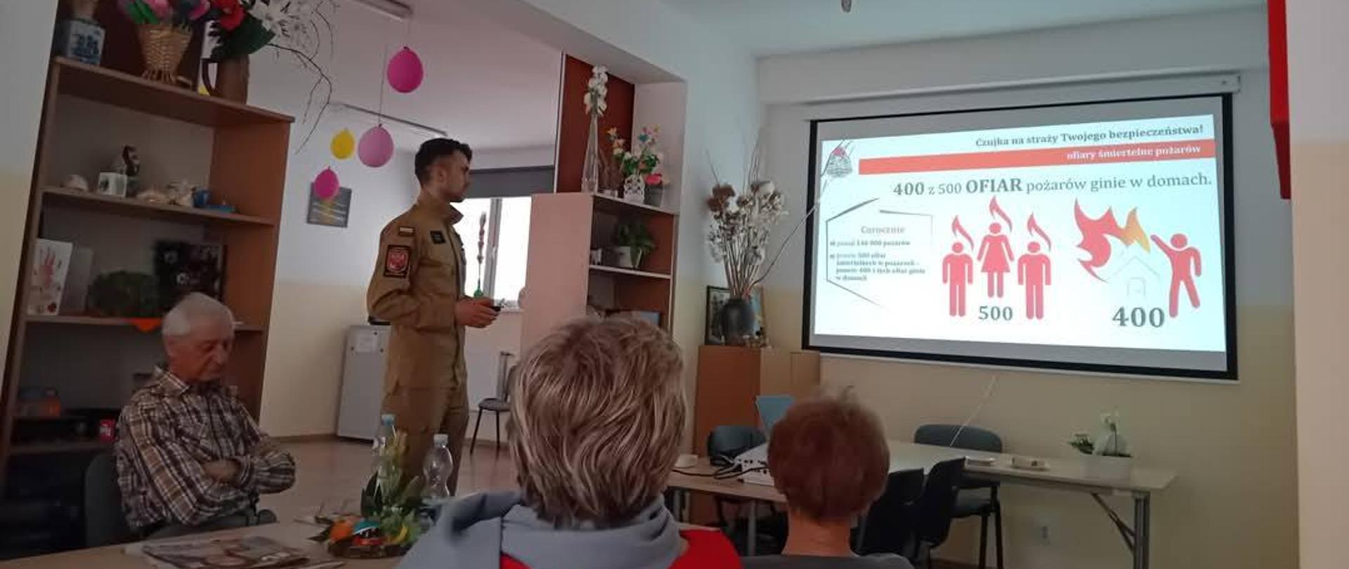 Komenda Powiatowa PSP w Mrągowie aktywnie włącza się w ogólnopolską akcję „Czujka na straży Twojego bezpieczeństwa”.
Na poziomie lokalnym strażacy od lat prowadzą spotkania i pogadanki m.in. z dziećmi oraz seniorami, przypominając o zasadach bezpiecznego korzystania z urządzeń grzewczych, zagrożeniach związanych z tlenkiem węgla oraz znaczeniu instalacji czujek dymu i czadu.
To ważny element profilaktyki, który pomaga zwiększać świadomość mieszkańców i realnie wpływa na poprawę bezpieczeństwa w naszym powiecie.