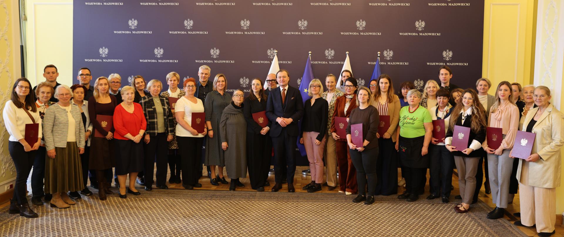 Ponad 3 mln zł na integrację międzypokoleniową i edukację osób starszych. Podpisano umowy
