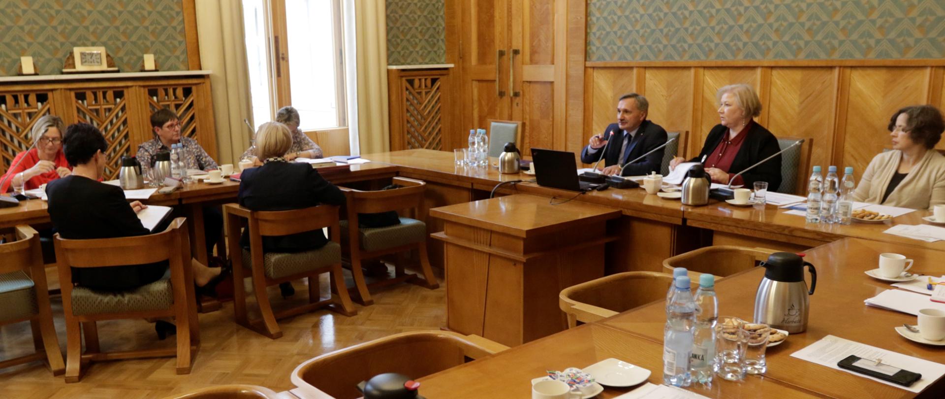 Odbiurokratyzowanie pracy w szkole – kolejne rozmowy w MEN